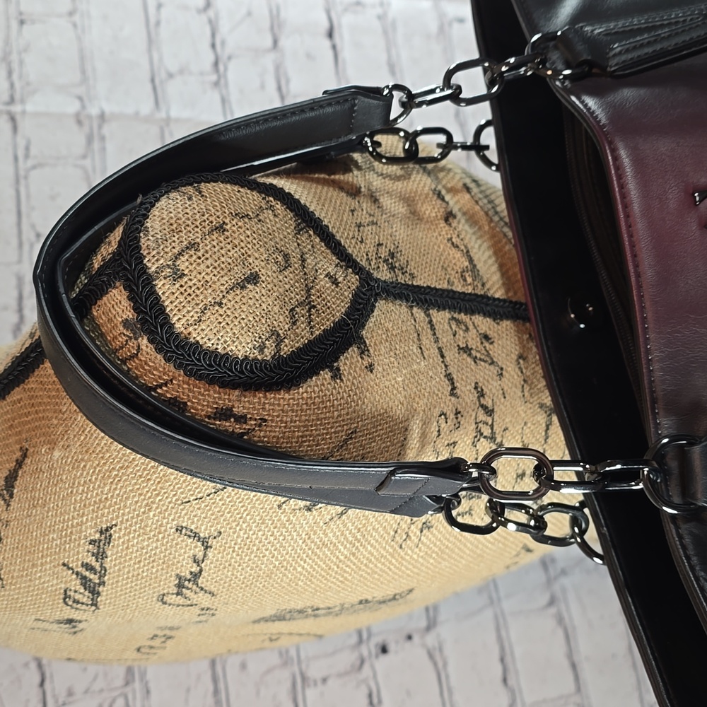 Simply Vera Vera Wang Handbag Wine and Black - Picture 3 of 15